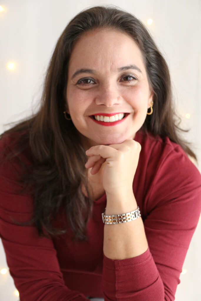 Psicóloga para adultos em São Paulo – Vivian Almeida em atendimento terapêutico